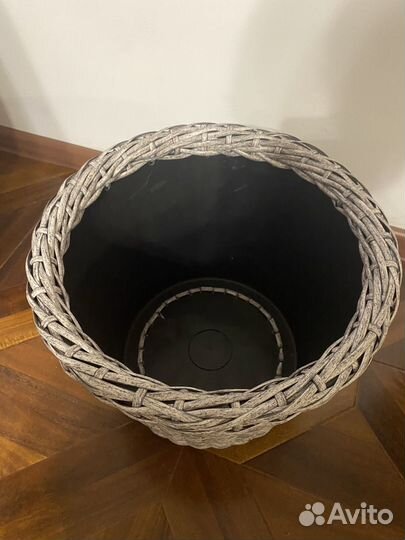 Кашпо для цветов из ротанга