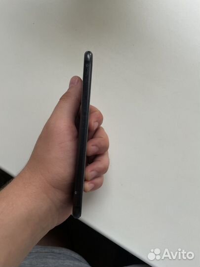 Телефон iPhone 7