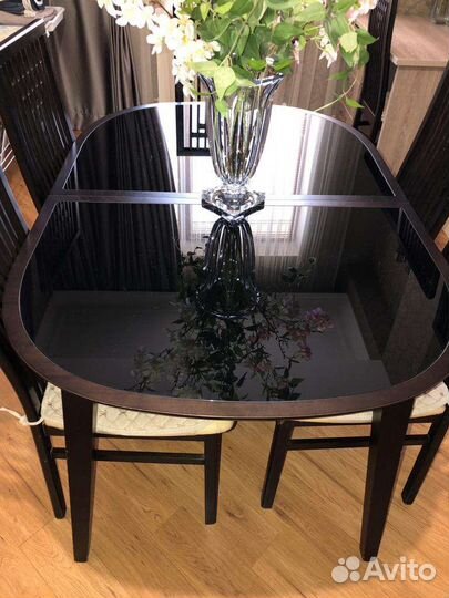 Кухонный стол и стулья