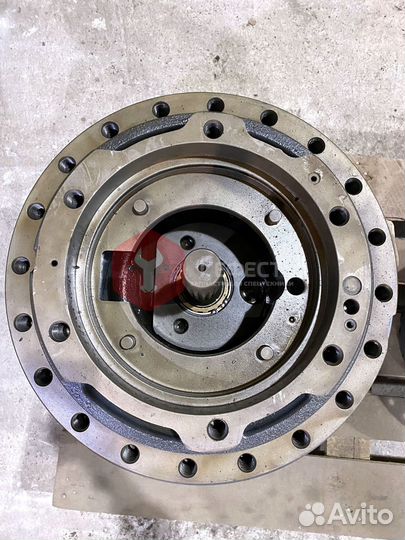 Редуктор хода EC290BLC 14704139