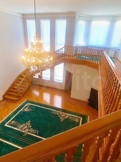 Дом 470 м² на участке 5,5 сот.