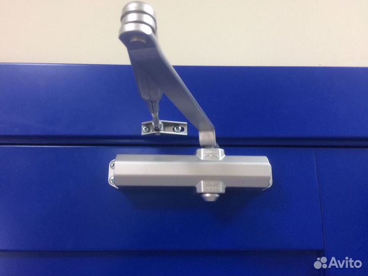 Установка и регулировка дверных доводчиков