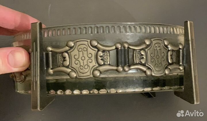 Бокалы, стаканы, вазы, пепельница, икорница