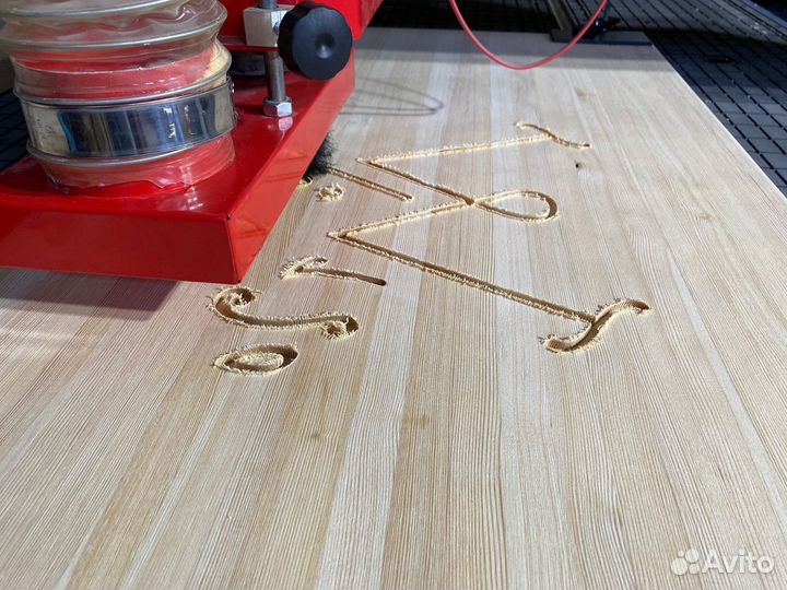 Фрезерная резка дерева и пластика