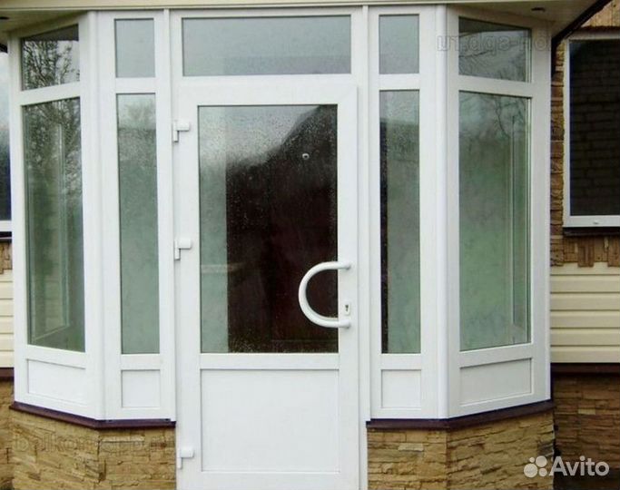 Пластиковая дверь / входная группа