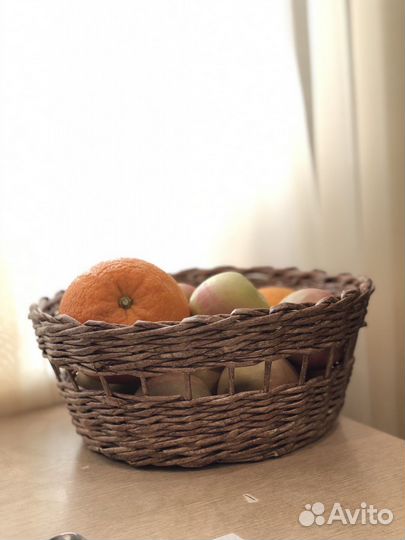 Корзина плетеная из бумажной лозы