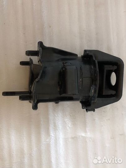 Подушка двигателя задняя Toyota Camry V70/V75