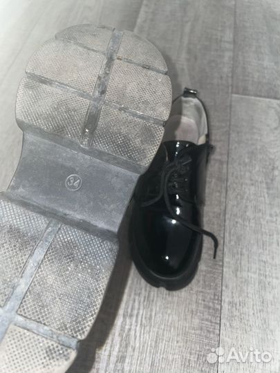 Продам обувь для девочки 34 размер