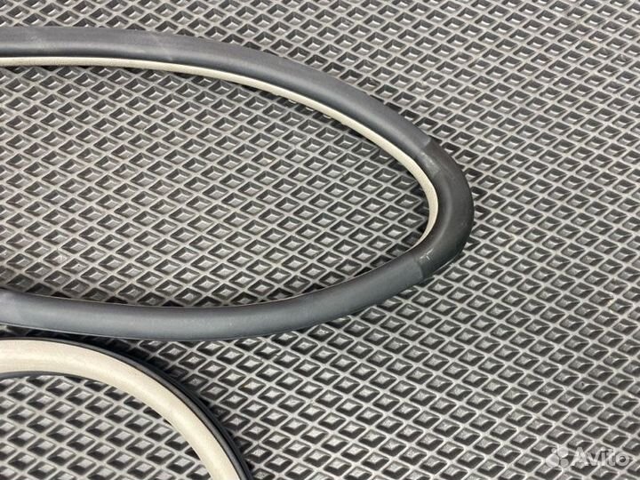 Уплотнительная резинка боковой двери задняя правая