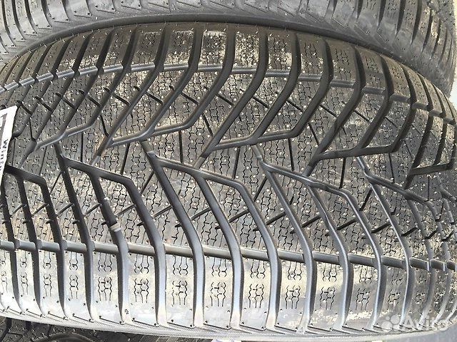 Yokohama BluEarth Winter V905 295/30 R22 103V