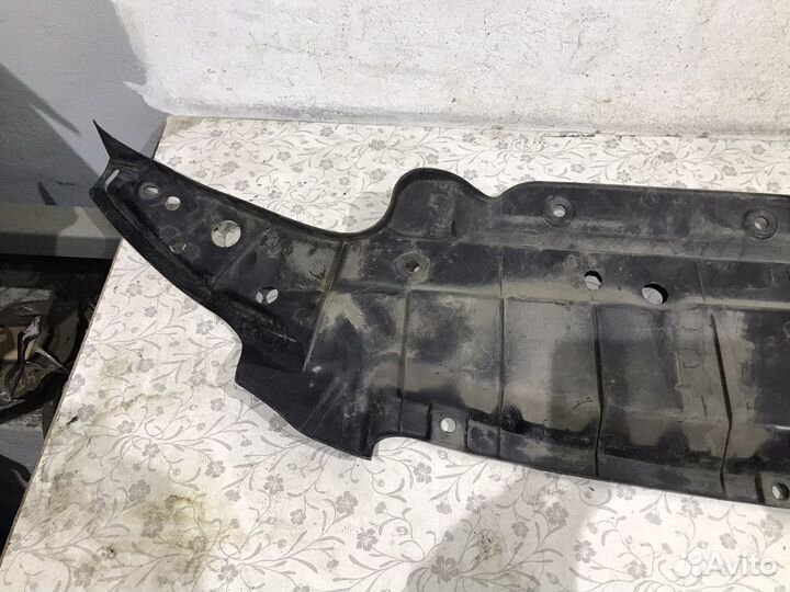 Кожух замка капота Land cruiser prado 150