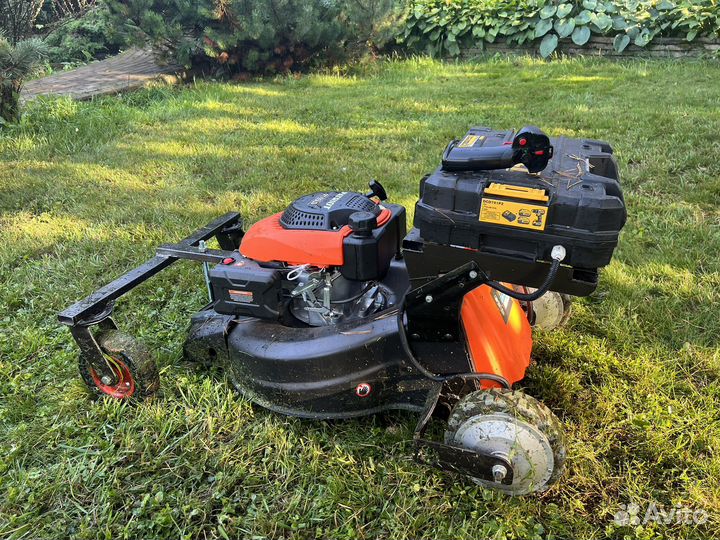 Газонокосилка самоходная на пульту управления