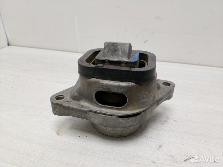 Опора двигателя левая Land Rover Range Rover L322