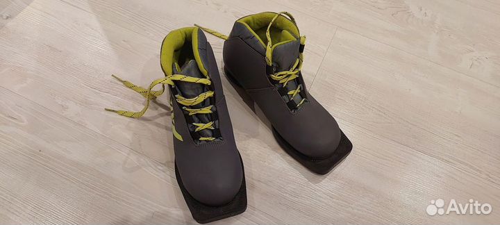 Продам б/у детские лыжные ботинки и лыжи inovik