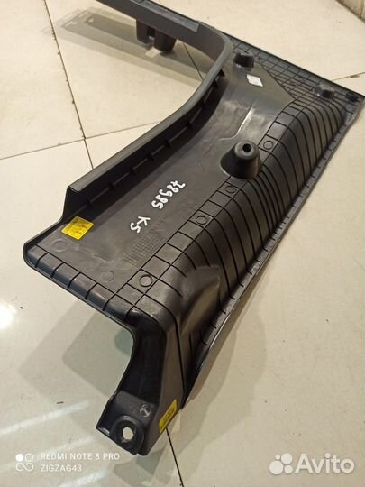 Накладка багажника (правая) (Kia K5 III)