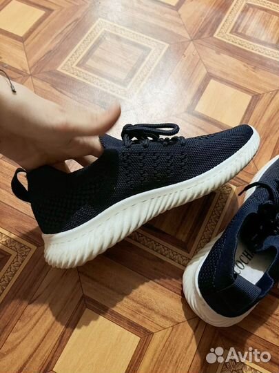 Кроссовки женские