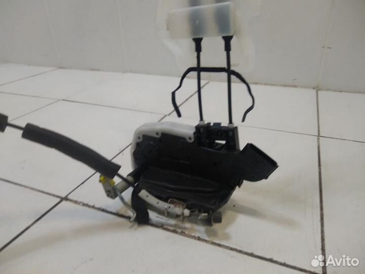 Замок двери передней правой Nissan Skyline V37 ZV3