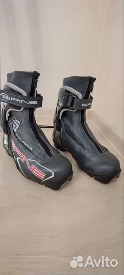 Лыжи беговые и ботинки с палками