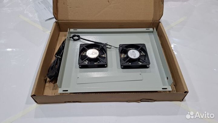 Блок вентиляторов для охлаждения сервера