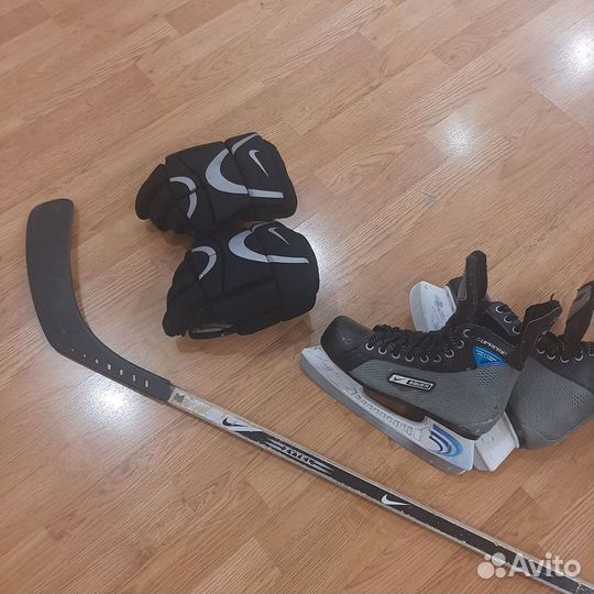 Хоккейные коньки bauer