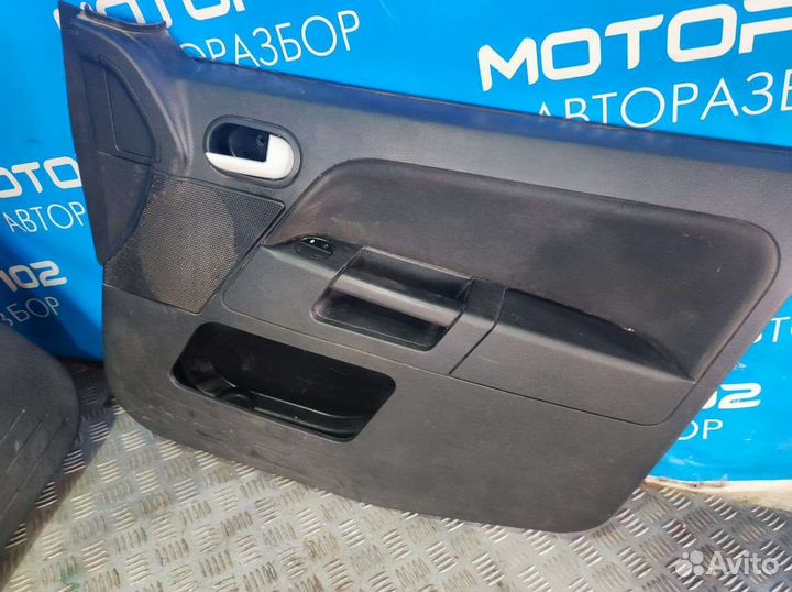 Обшивки дверей передних Ford fusion
