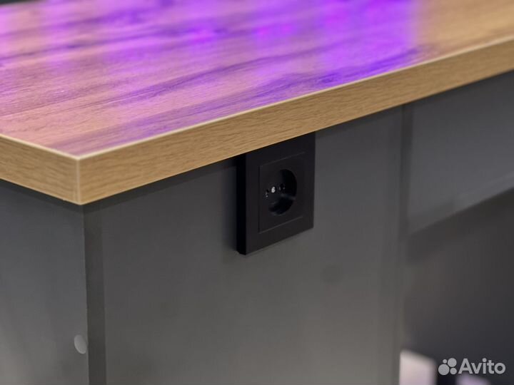 Маникюрный стол Комфорт с розетками