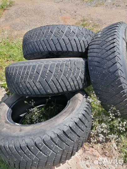 Goodyear UltraGrip Ice Arctic SUV 225/70 R16 T