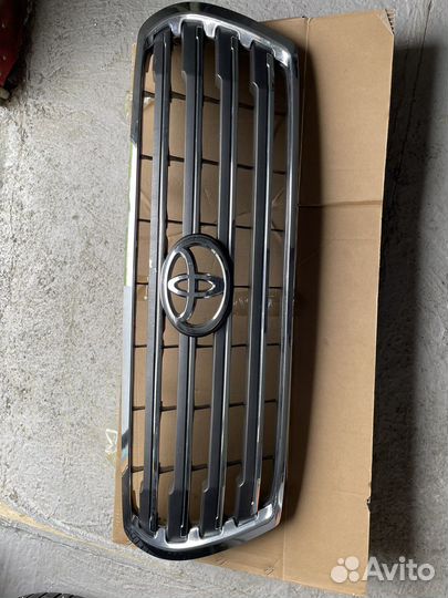 Решетка радиатора land cruiser 200 2008-2012