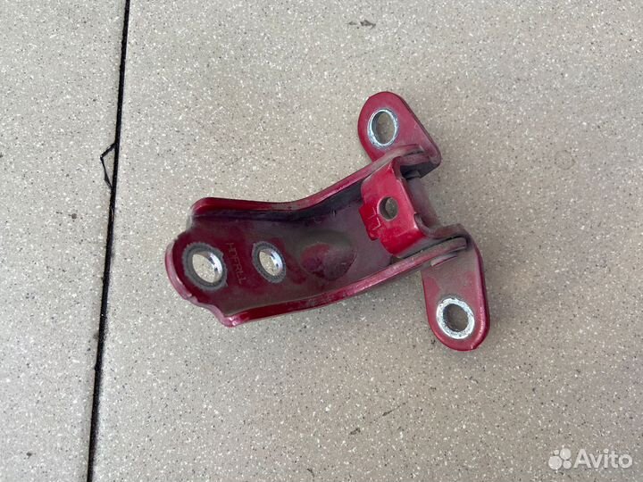 Петля двери задняя правая нижняя Kia Ceed (ED)