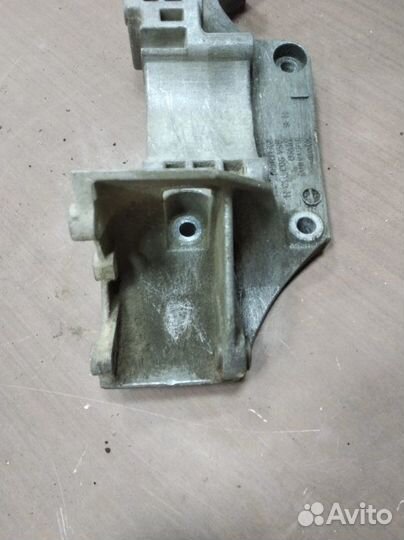 Кронштейн генератора Skoda Octavia 1.8 AGN