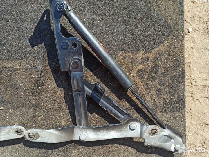 Петля крышки багажника mitsubishi lancer 10