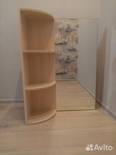 Угловая полка с зеркалом