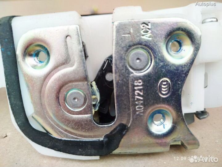 Замок передней двери Мицубиси асх