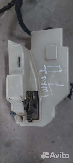 Замок двери передний левый на Volkswagen Touareg