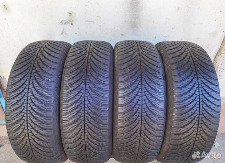 Goodyear Vector 4Seasons Gen-2 215/60 R17 96H