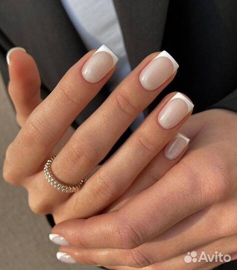 Маникюр, педикюр, наращивание ногтей