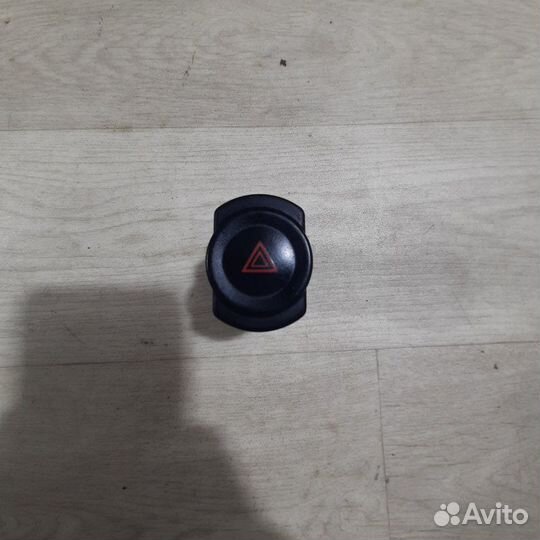 Кнопка аварийной сигнализации Nissan Almera G15