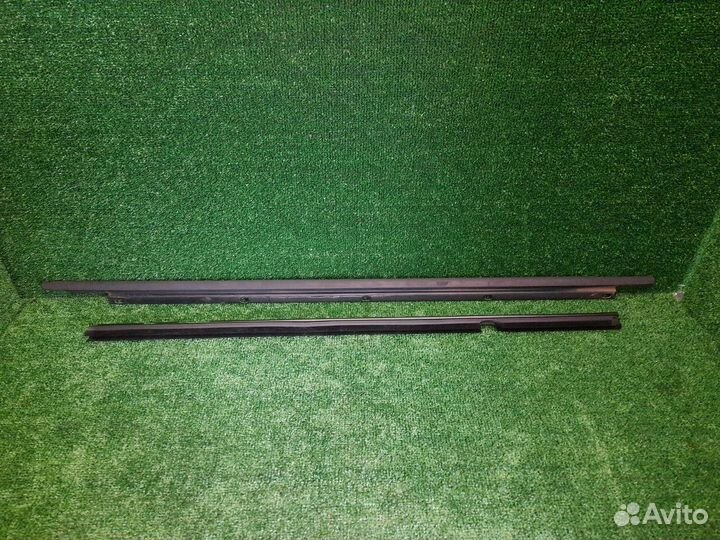 Молдинг стекла двери (комплект) задний правый