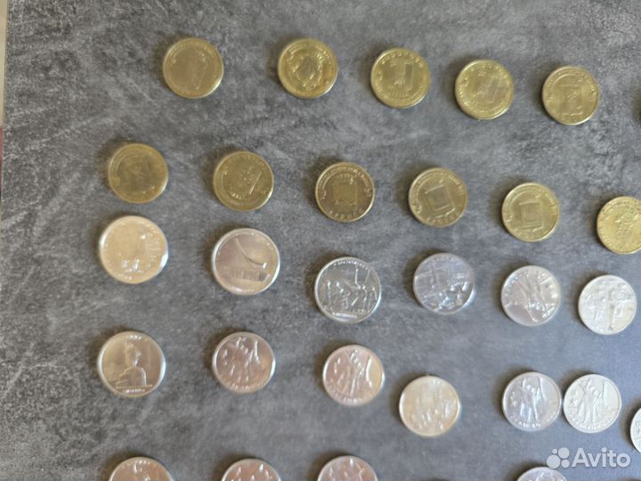 Купюры и монеты (коллекцией)