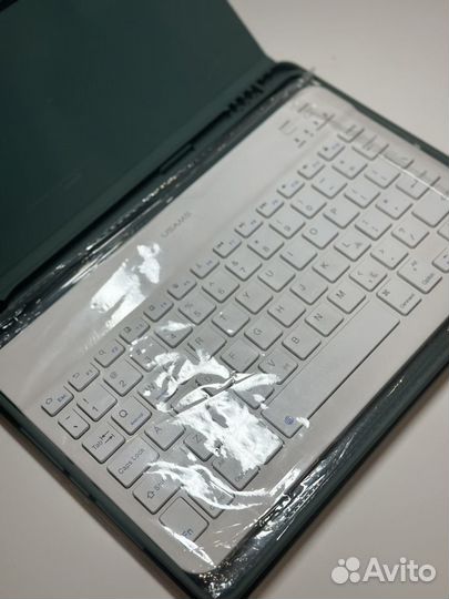 Чехол-книжка для iPad с клавиатурой