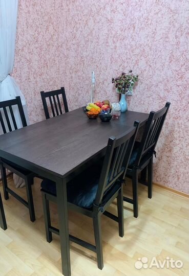 Продаётся новый стол без стульев