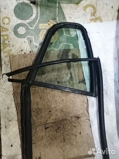 Форточка задней двери Skoda Octavia A5