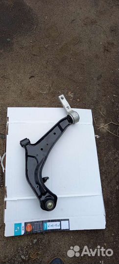 Передний правый рычаг в сборе с сайленблоками и ша