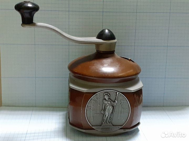 Скульптура летнего сада мельница перечница кофемол