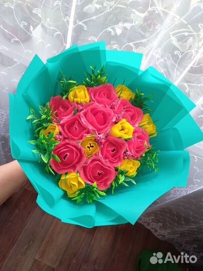 Букет из гофрированной бумаги с конфетами