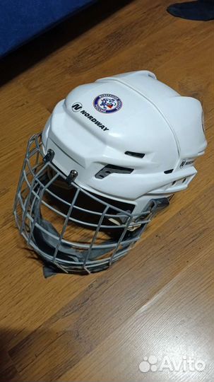 Хоккейный шлем