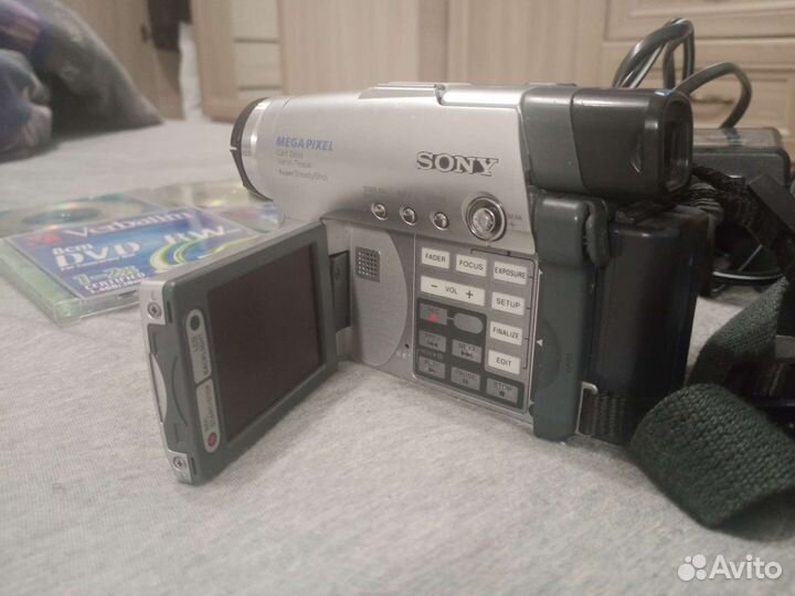 Видеокамера sony handycam DVD