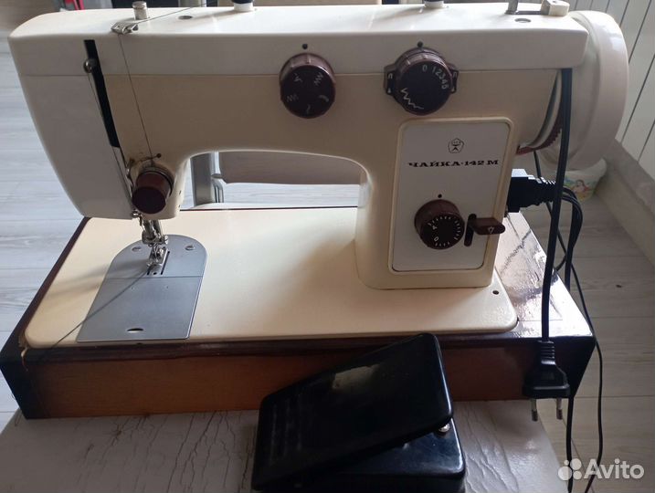 Швейная машина Чайка 143