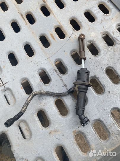 Главный цилиндр сцепления LADA Largus