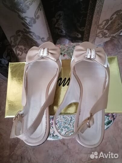 Босоножки женские 38 размер